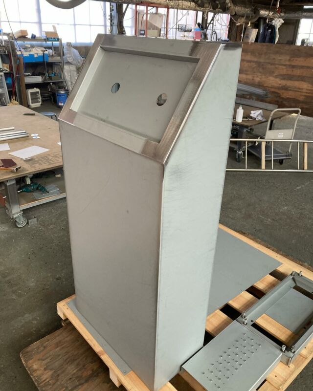 ボンデ鋼板でカードリーダーの操作盤を製作しました。
塗装前です。

#大道工業　#ステンレス　　　
#焼付塗装　#愛知県　#豊橋市　＃金属加工　#ものづくり　#TIG溶接　#大道工業で製作　#スチール　#アルミ　
#手に職をつける　#チタン　#ケイワークス
#製造業　#製造業を応援　#中途採用　#indeed 
#トレーラーハウス　#銅板　#真鍮　#溶接
#バイブレーション仕上
#モニュメント
